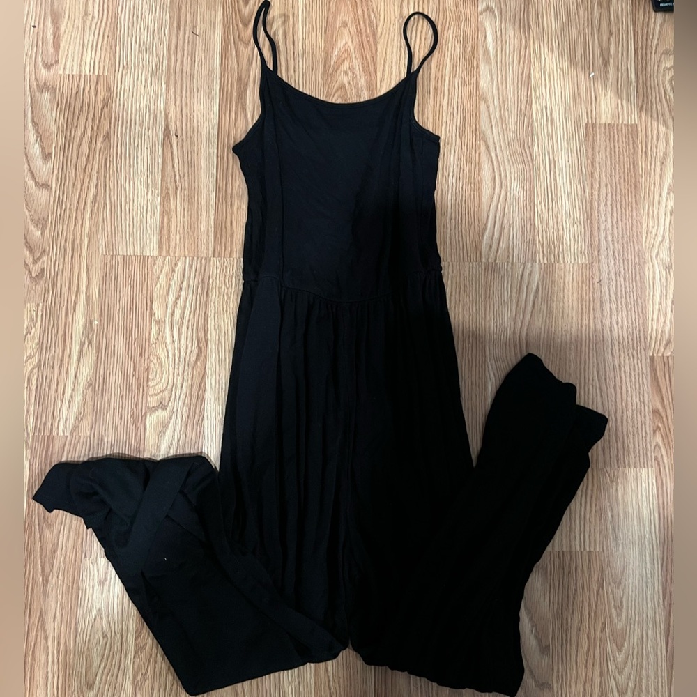 Stylish Black Spaghetti Strap Jumpsuit size small!